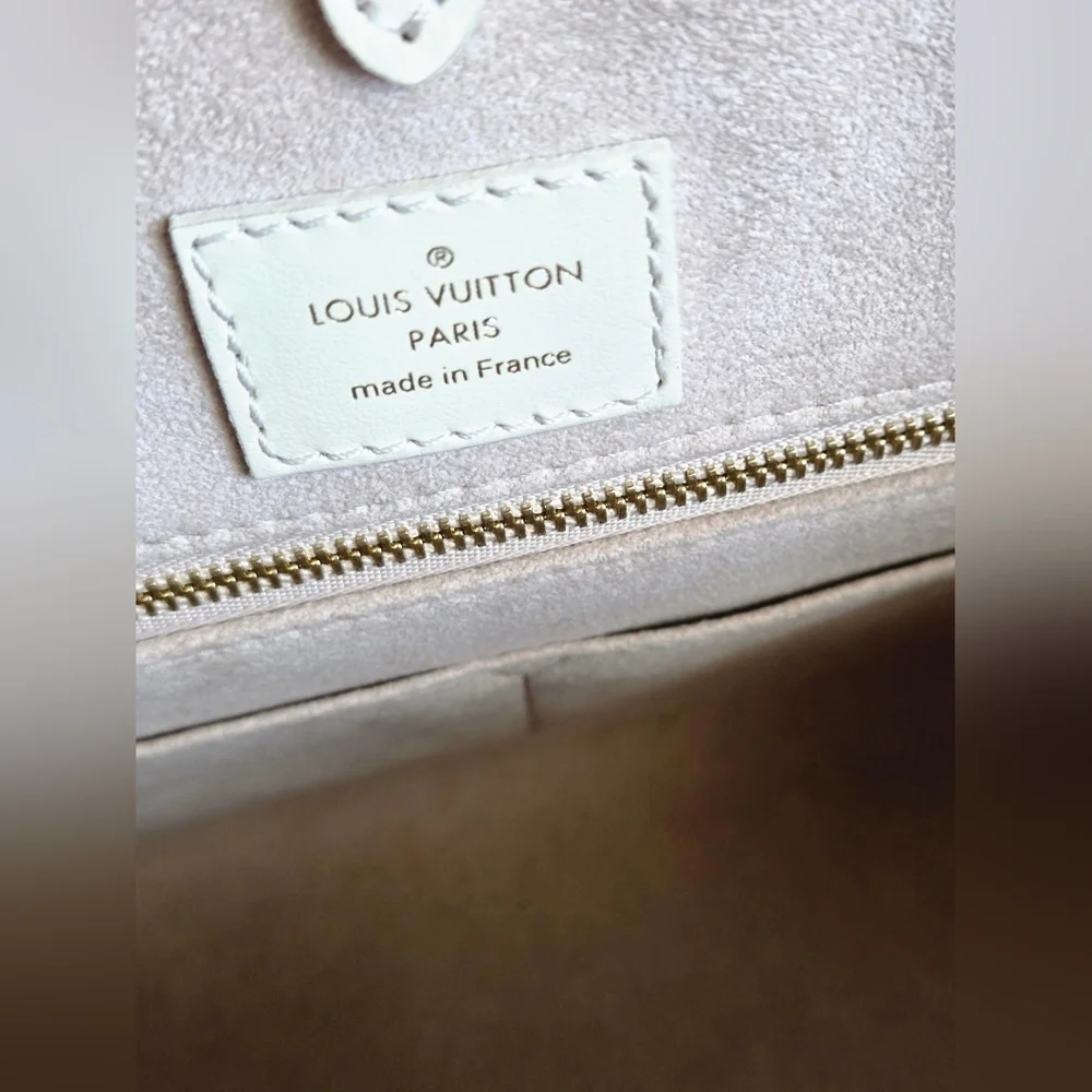 Louis Vuitton Onthego MM Giant Empreinte | Creme & Rose Trianon | Excellent